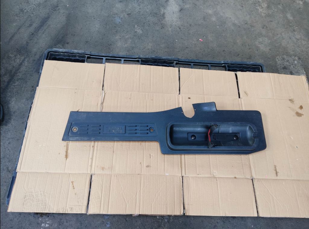 piece_RENAULT T440 PLASTIQUE DE MARCHE PIED 7484904375