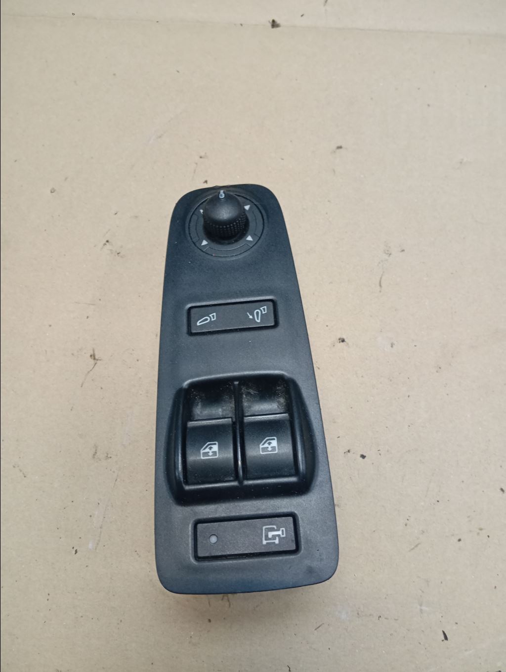 piece_PEUGEOT BOXER  INTERRUPTEUR LEVE VITRE AVG 1608705680