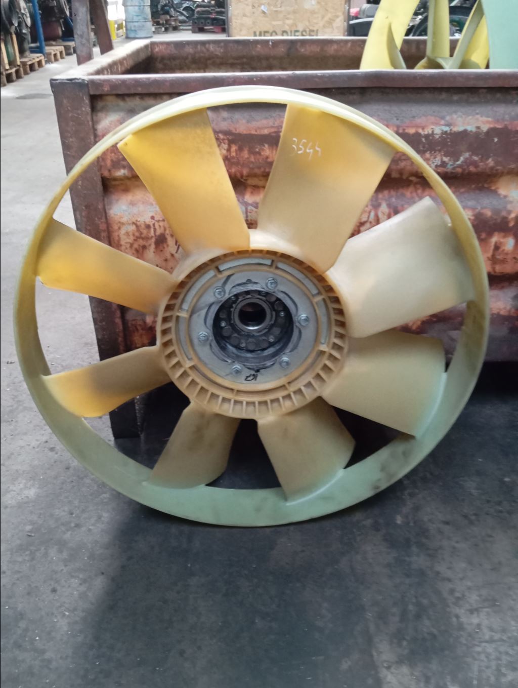 piece_IVECO 190T31  VENTILATEUR MOTEUR 98458607