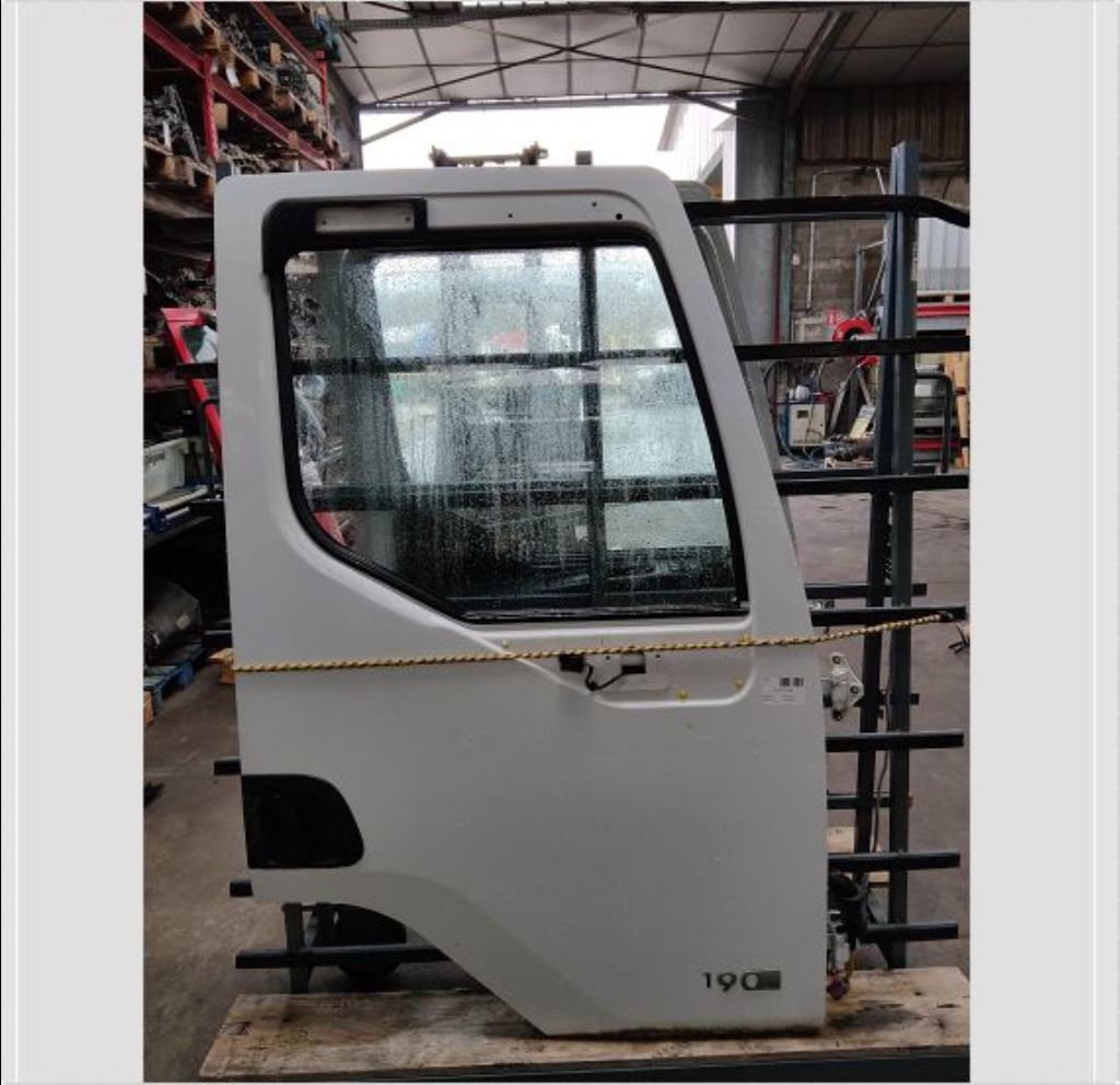 piece_RENAULT MIDLUM  PORTE AVANT DROITE