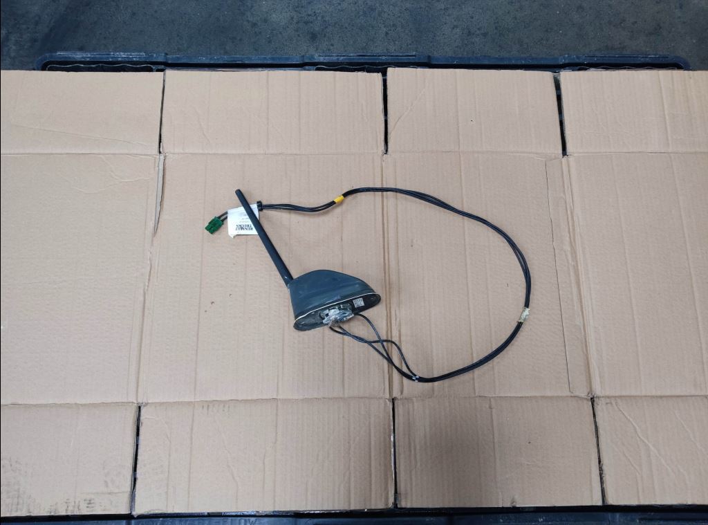 piece_RENAULT T440 ANTENNE RADIO 7422472983