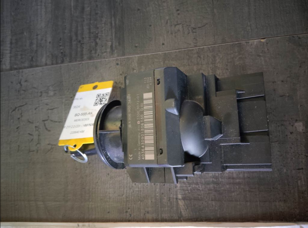 piece_RENAULT MASTER  CEINTURE AVANT GAUCHE 868859700R