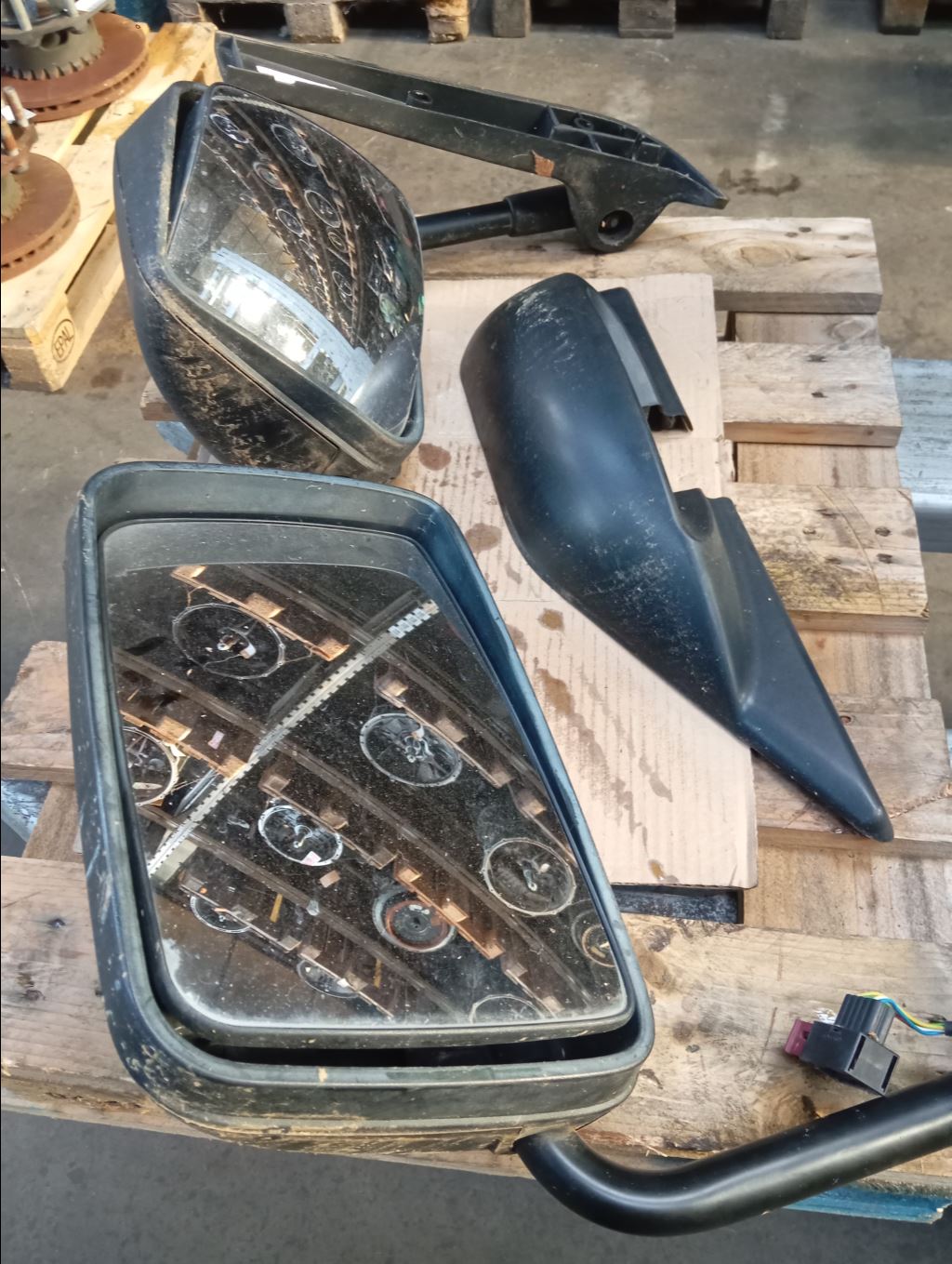 piece_RENAULT D NARROW RETROVISEUR GAUCHE COMPLET 5010623246