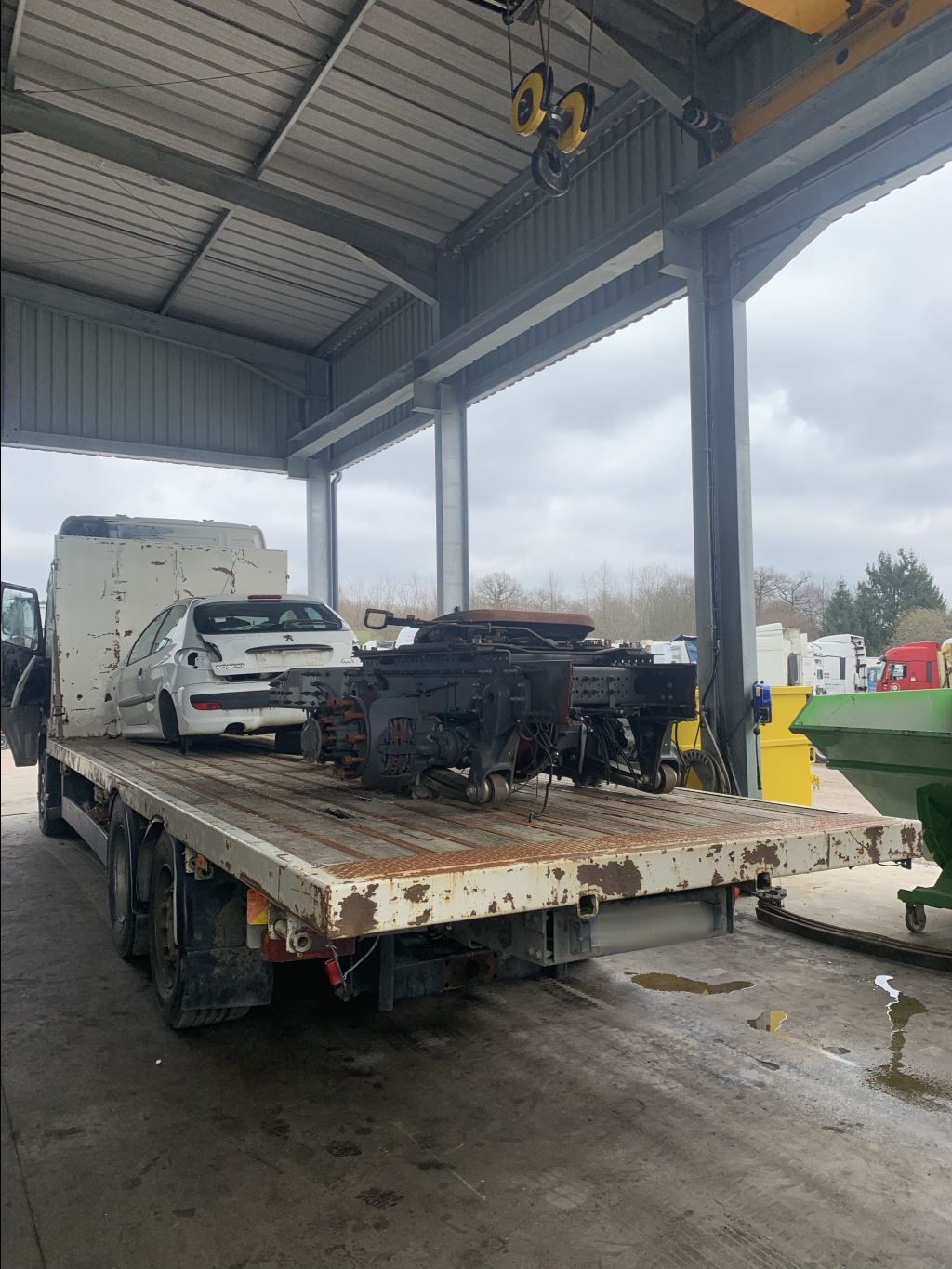 piece_VOLVO FH12  MOYEU AVANT GAUCHE 85107750