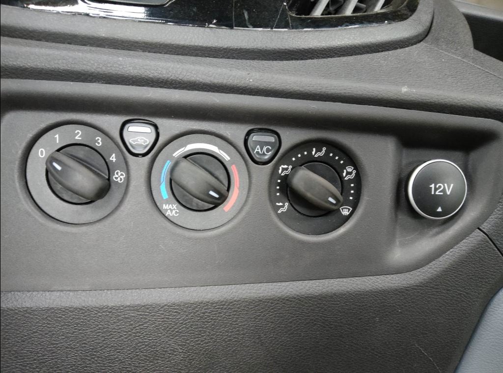 piece_FORD TRANSIT COMMANDE DE CHAUFFAGE 2251150