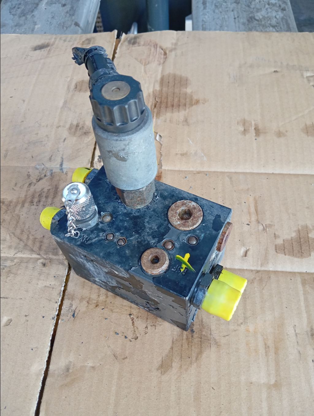 piece_DAF CF85  VALVE DE REGULATION DE FLUX 1607227