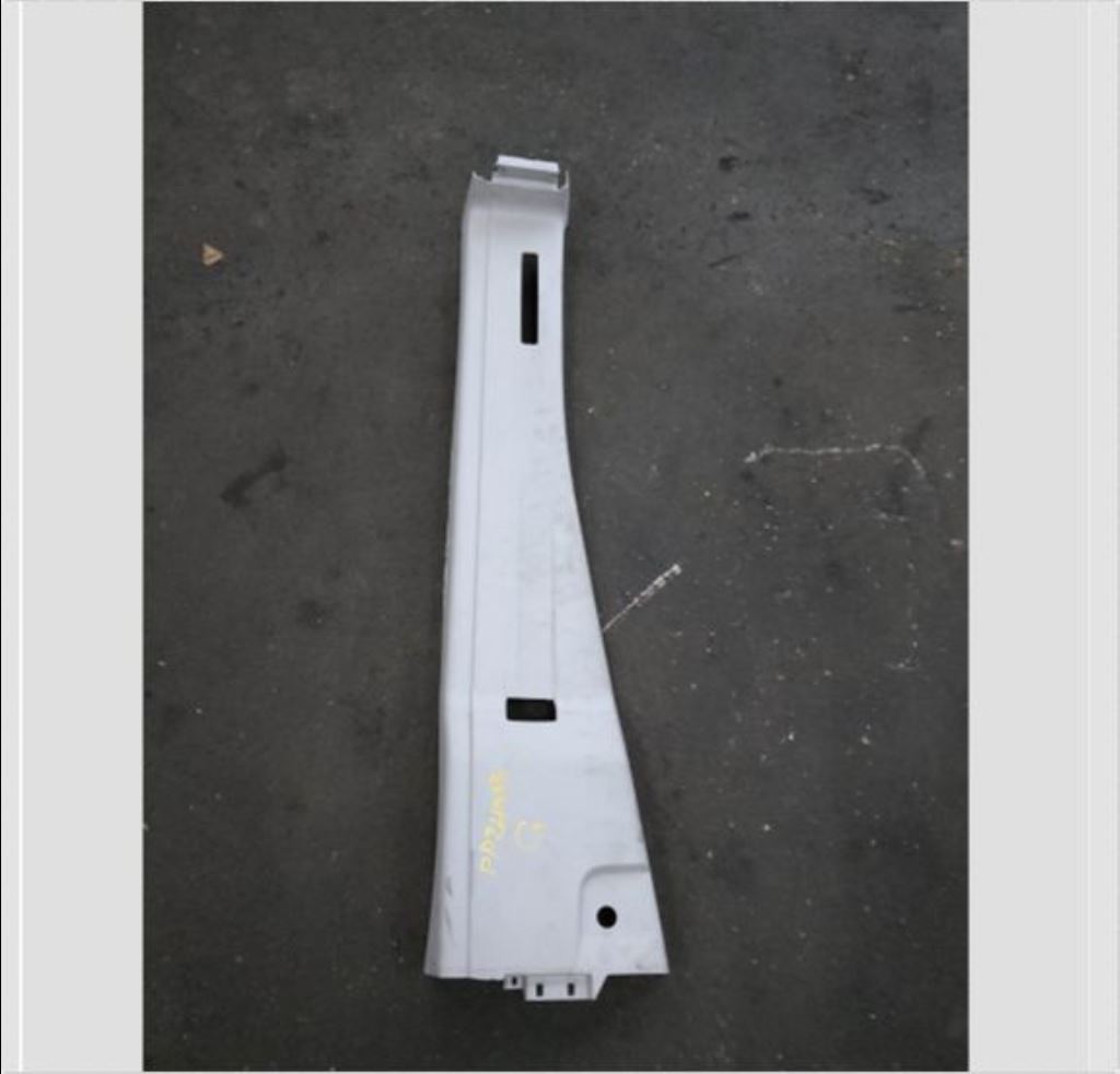 piece_PEUGEOT BOXER  PLASTIQUE MONTANT DE PORTE 1305912070