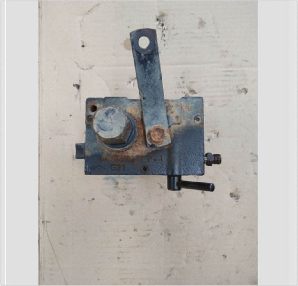 piece_MAN 28.393  POMPE DE CABINE 85417236011