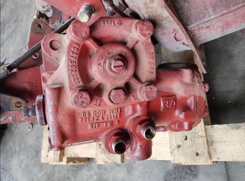 piece_RENAULT S150 09R BOITIER DE DIRECTION 5000546677