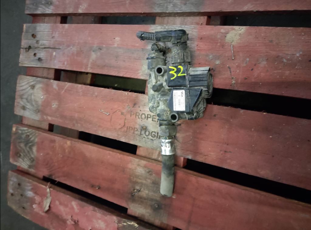 piece_MAN TGX 18.500 VALVE DE FREIN 81.52452-6039