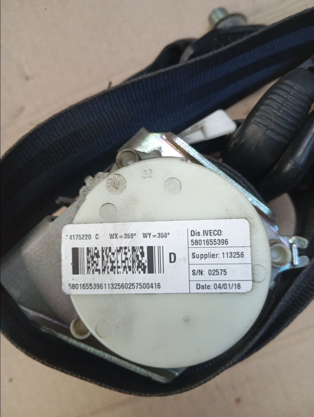 piece_IVECO 35C15  CEINTURE AVANT DROITE 5801655396