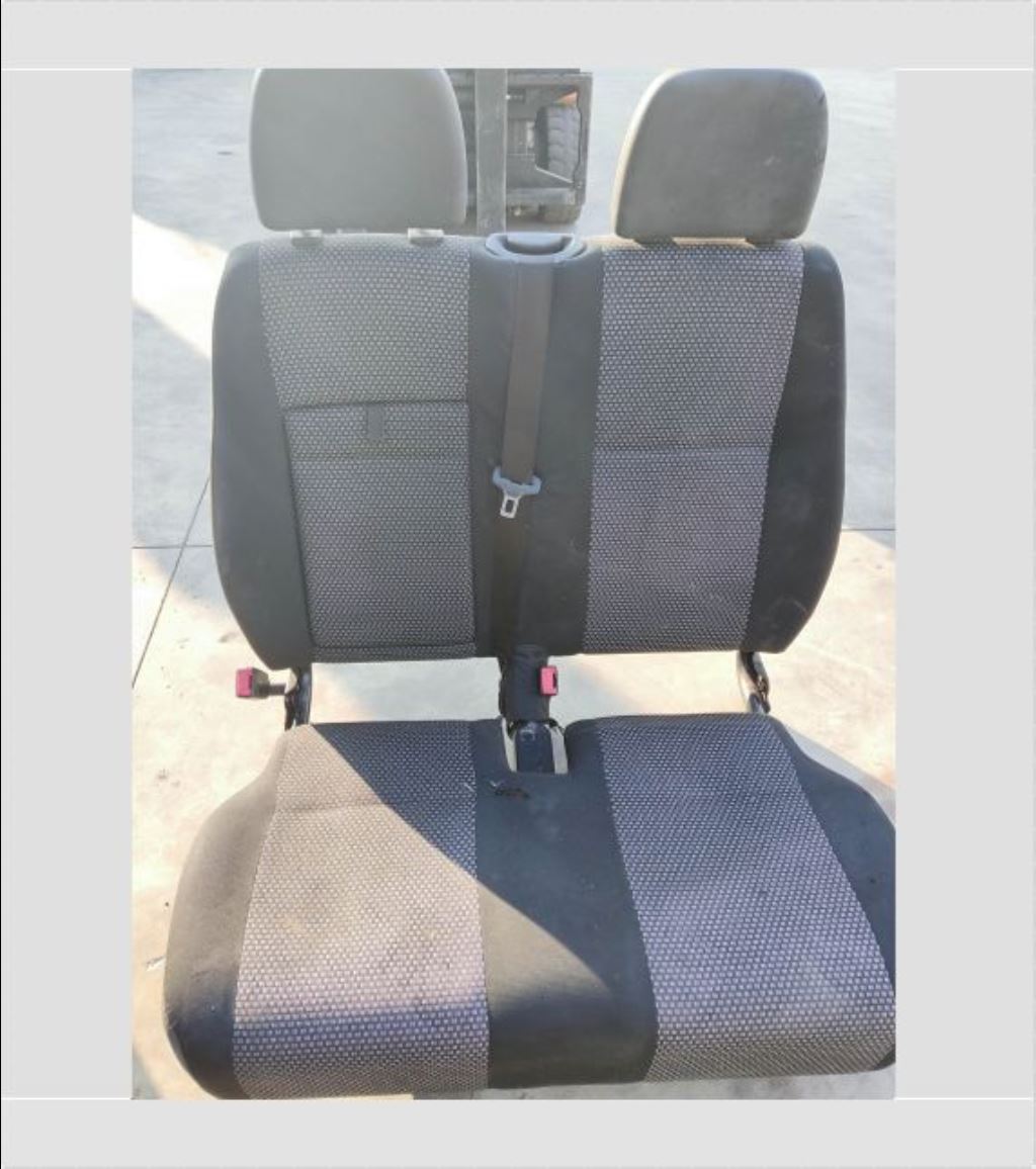 piece_MERCEDES 311CDI BANQUETTE AVANT DROITE A0009110467