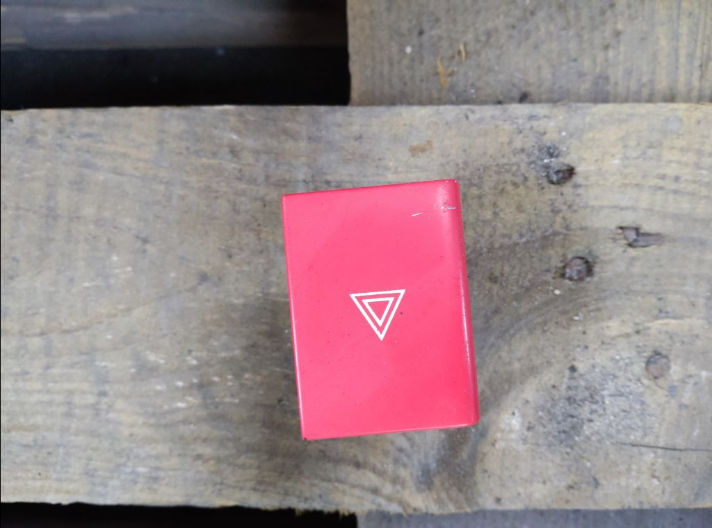 piece_RENAULT MAXITY  INTERRUPTEUR WARNING 5001870495