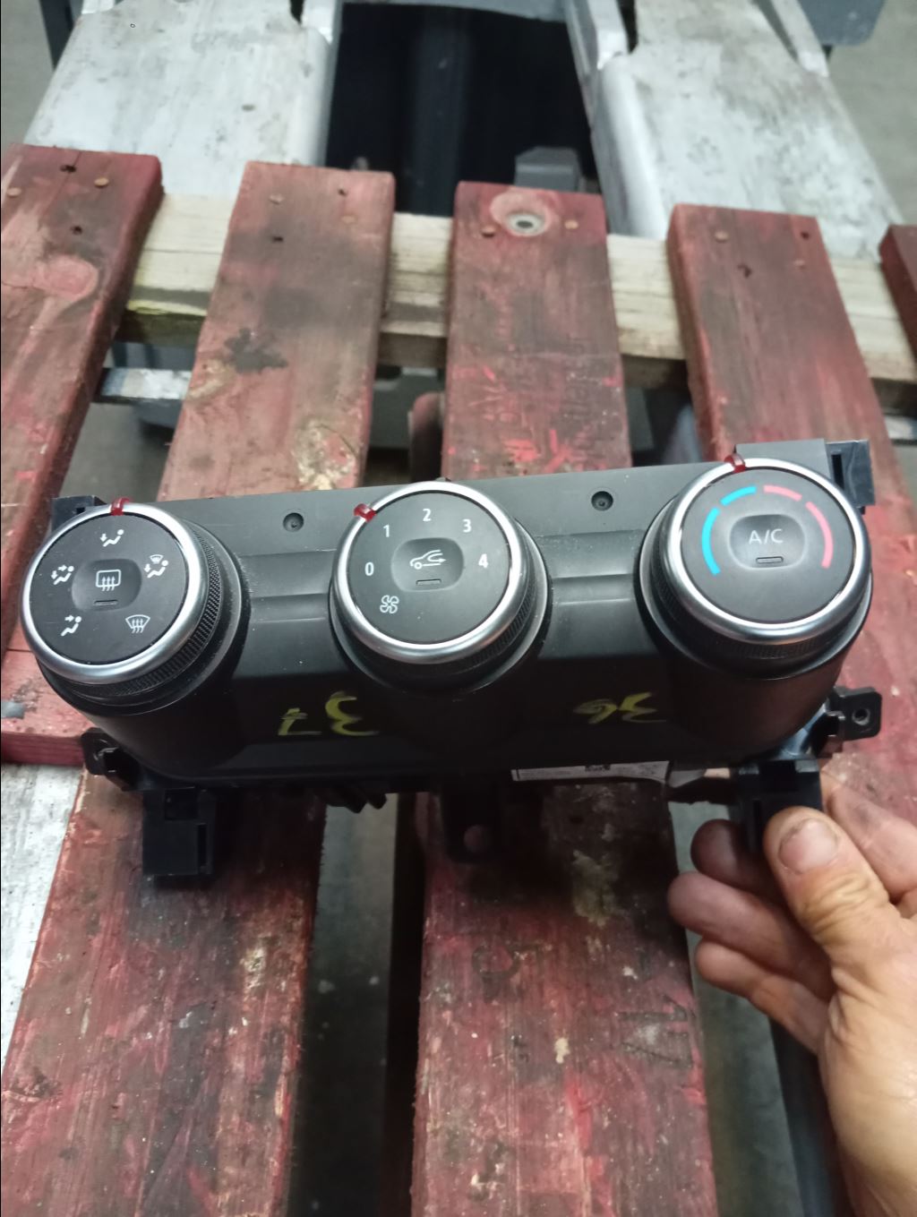 piece_NISSAN PRIMASTAR II 2021 FO COMMANDE DE CHAUFFAGE 275009234R