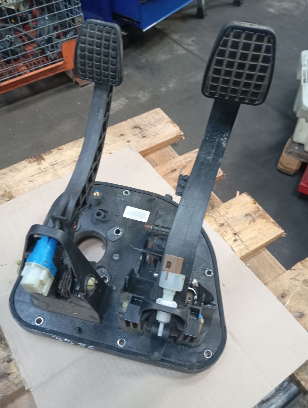 piece_IVECO 35C15  PEDALIER 5801492032