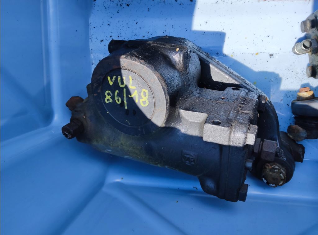 piece_IVECO 120E22 BOITIER DE DIRECTION 500392159