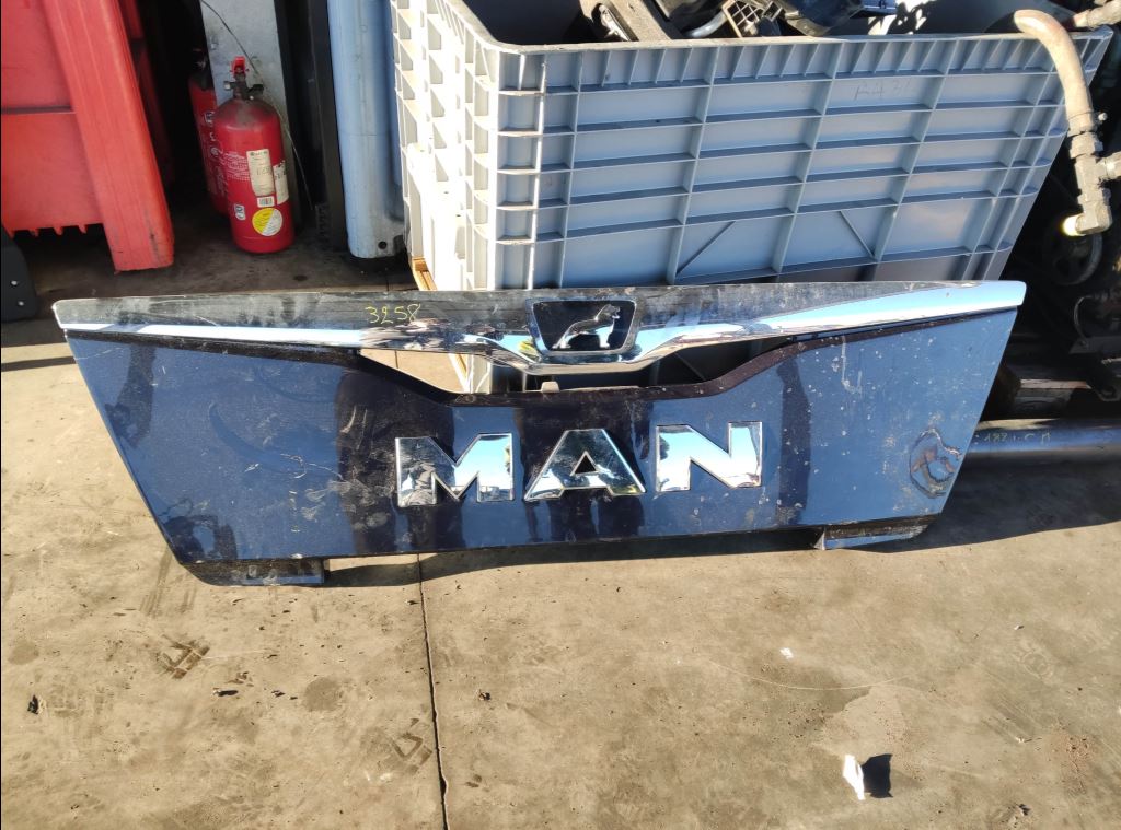 piece_MAN TGX 18.500 GRILLE DE CALANDRE 81611500143