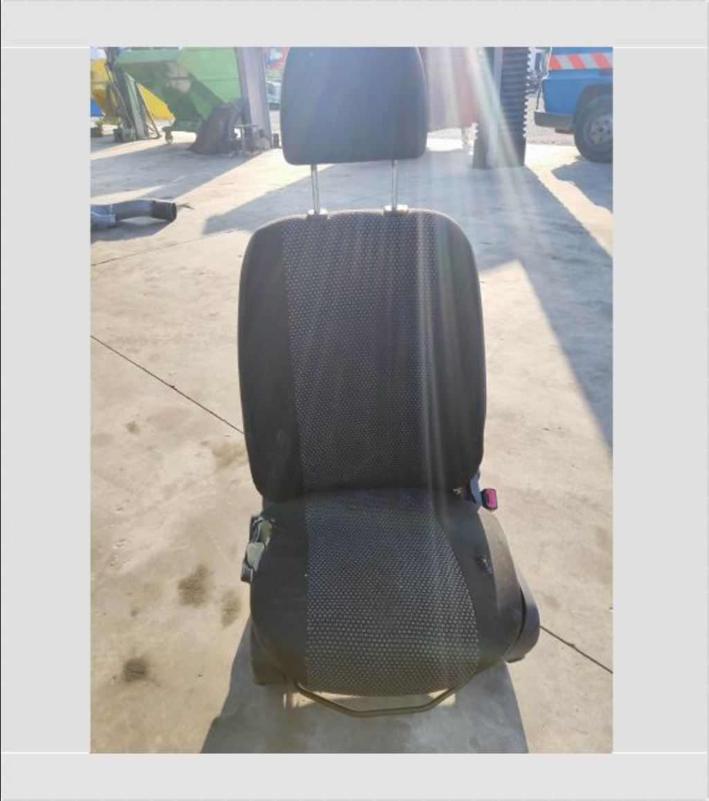 piece_MERCEDES 311CDI SIEGE AVANT DROIT A0009105901