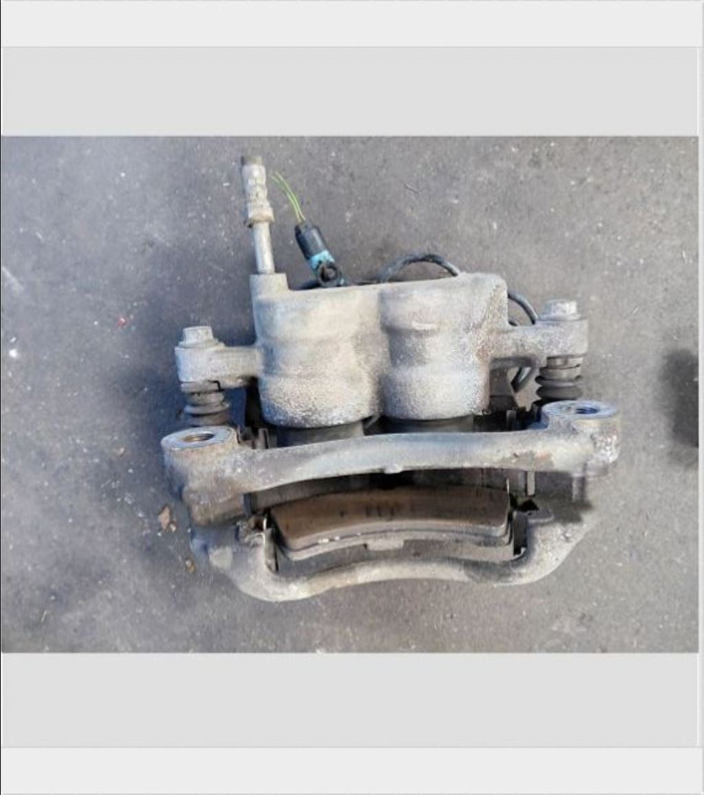 piece_MERCEDES SPRINTER 511D ETRIER DE FREIN AVANT GAUCHE A0034208883