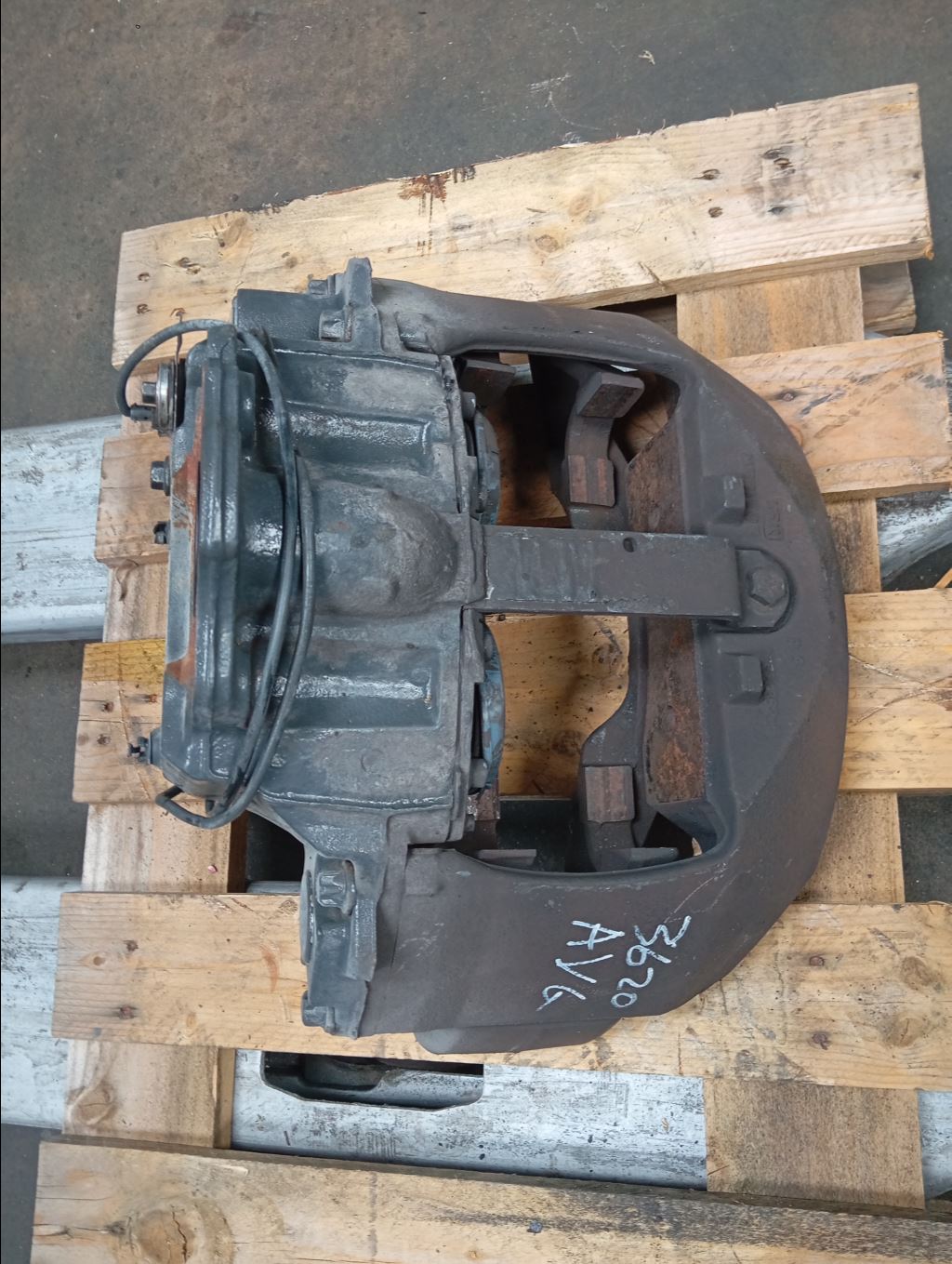 piece_RENAULT T  ETRIER DE FREIN AVANT GAUCHE 7421487684