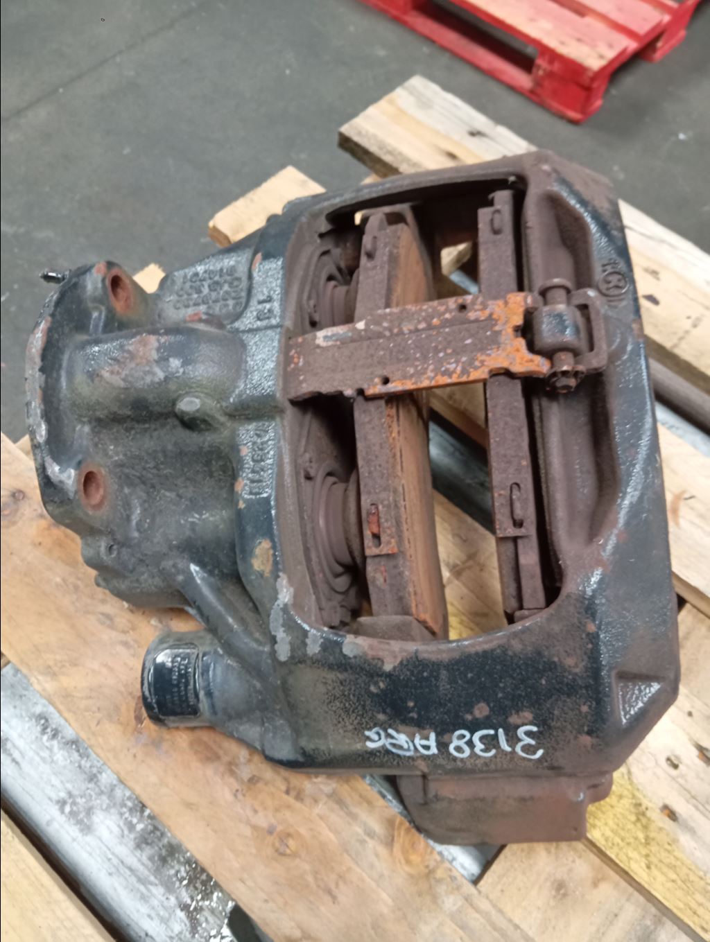 piece_MAN TGX 18570 ETRIER DE FREIN ARRIERE DROIT 81.50804-6721