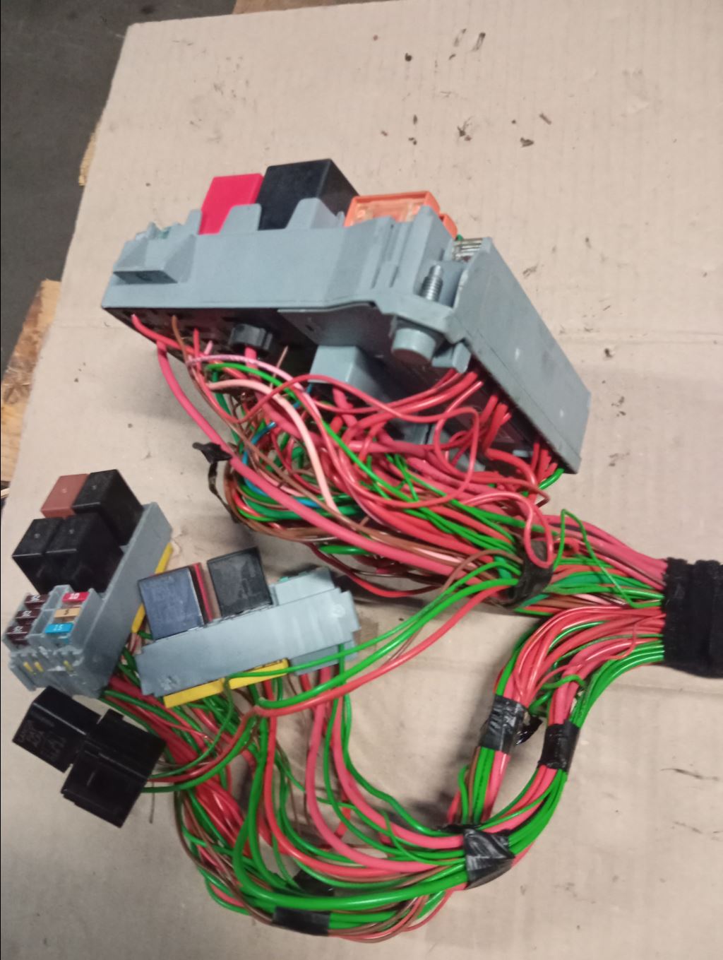 piece_IVECO 35C15 BOITIER FUSIBLE 51905216