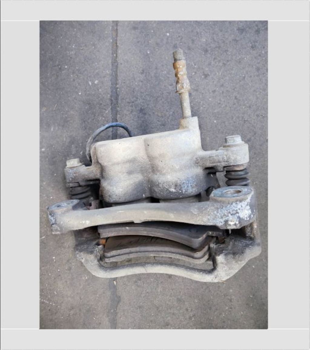 piece_MERCEDES SPRINTER 511D ETRIER DE FREIN AVANT DROIT