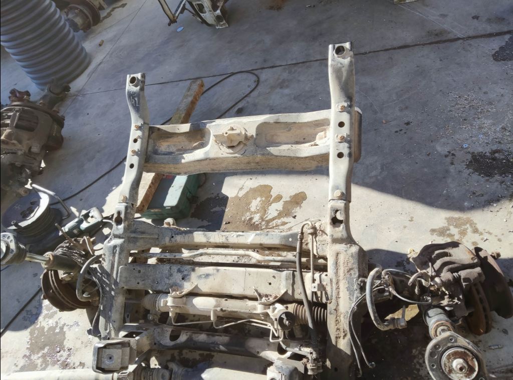 piece_MERCEDES SPRINTER 511D BERCEAU AVANT A9063301906