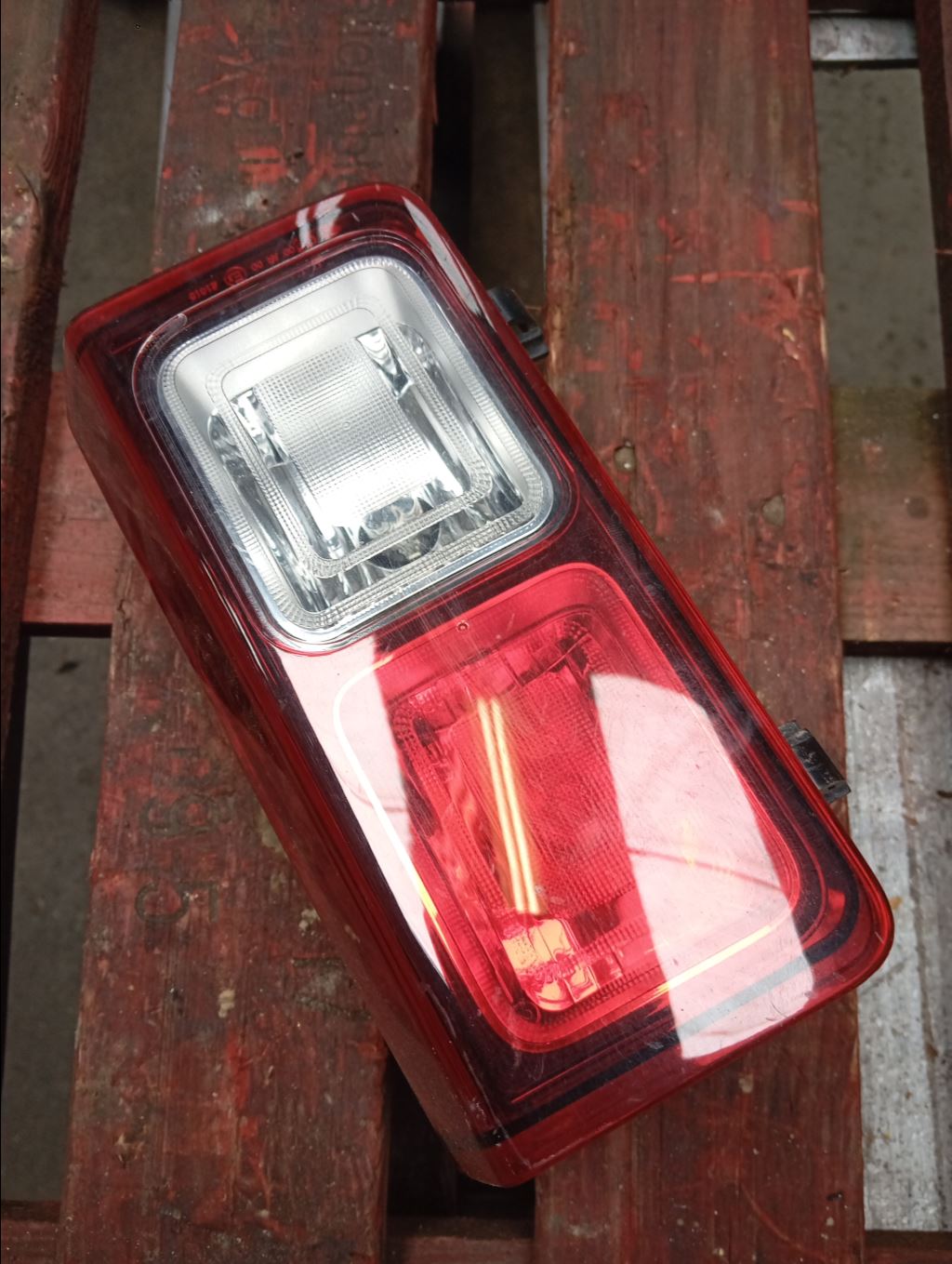 piece_NISSAN PRIMASTAR FEU STOP ARRIERE GAUCHE 265598248R