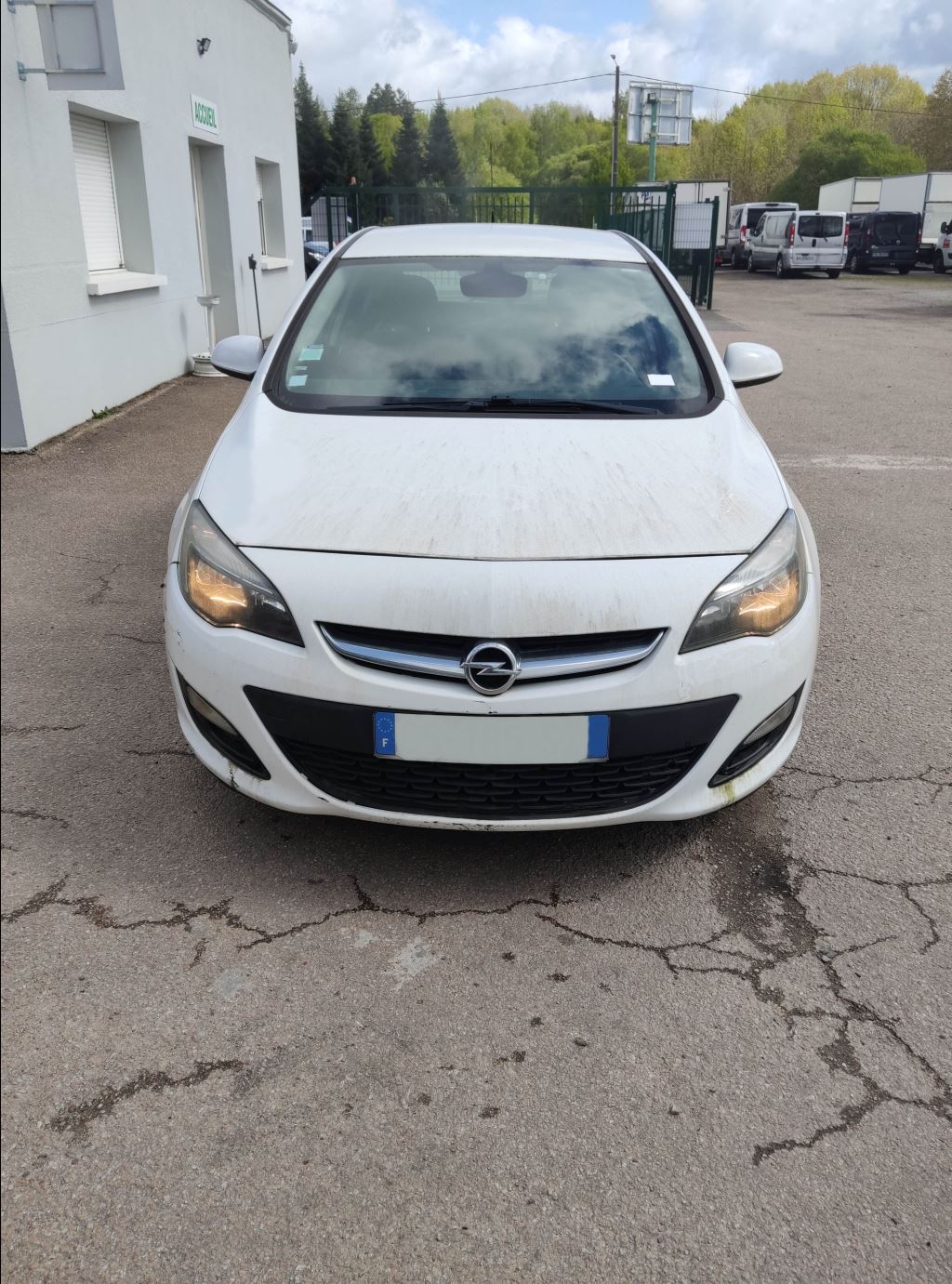 piece_OPEL ASTRA  FUSEE AVANT DROITE 13319483