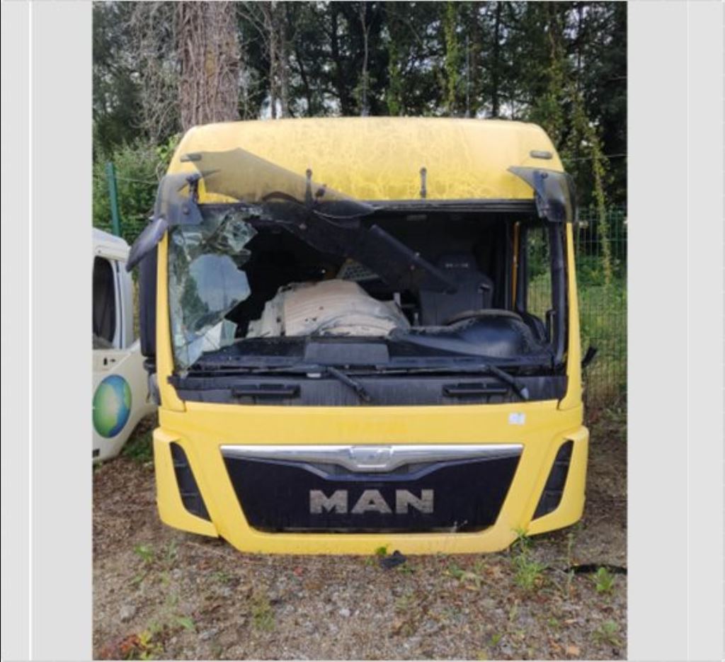 piece_MAN 19.440  FUSEE AVANT GAUCHE 81442016303