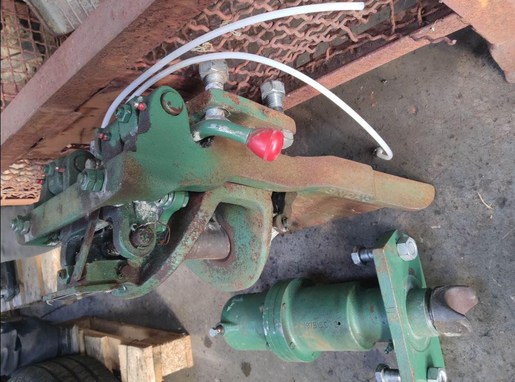 piece_MAN TGE 2.0 TDI  CROCHET DE REMORQUAGE TYPE 5