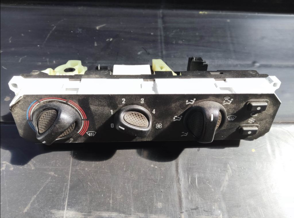 piece_IVECO AS WAY 490 BLOC COMMANDE CHAUFFAGE 5801656009