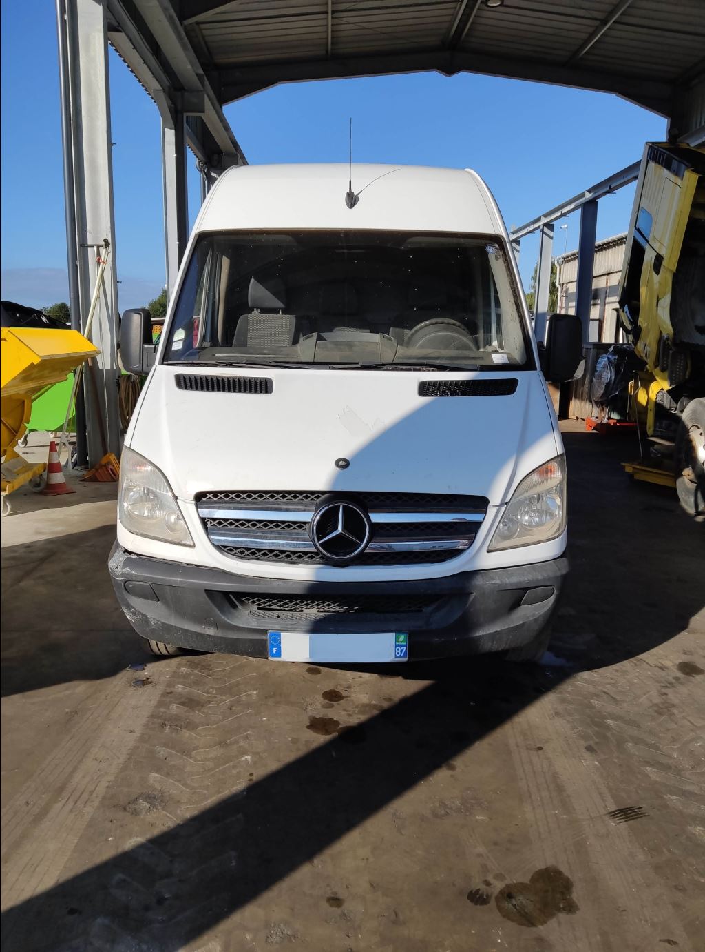 piece_MERCEDES SPRINTER 211 2.2 CDI - 16V TUR BERCEAU AVANT A9063305106
