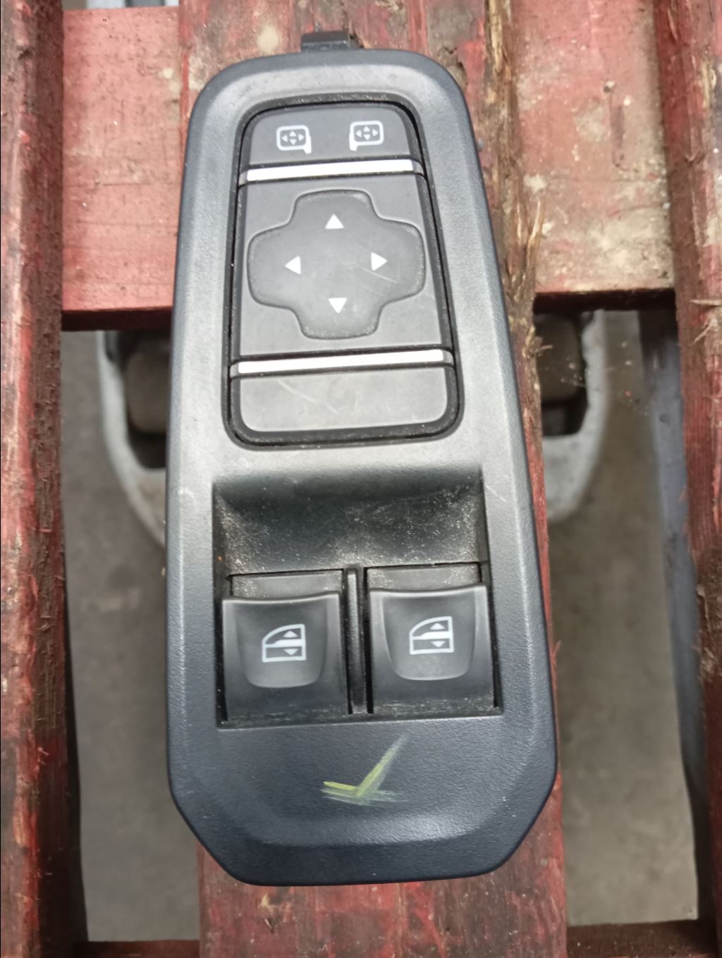 piece_NISSAN PRIMASTAR II 2021 FO INTERRUPTEUR LEVE VITRE AVG 25561-00Q0K