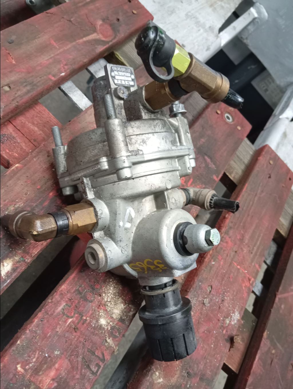 piece_RENAULT M210 13 C VALVE CORRECTEUR DE FREINAGE 5010260378