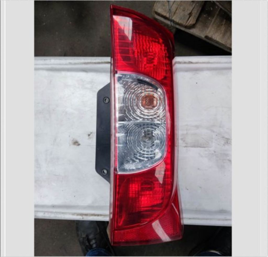 piece_PEUGEOT BIPPER  FEU ARRIERE DROIT