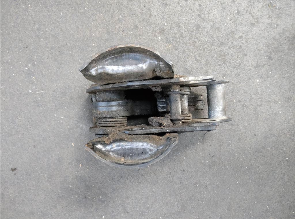 piece_RENAULT T440 SUPPORT DE CABINE ARRIERE 7422247241