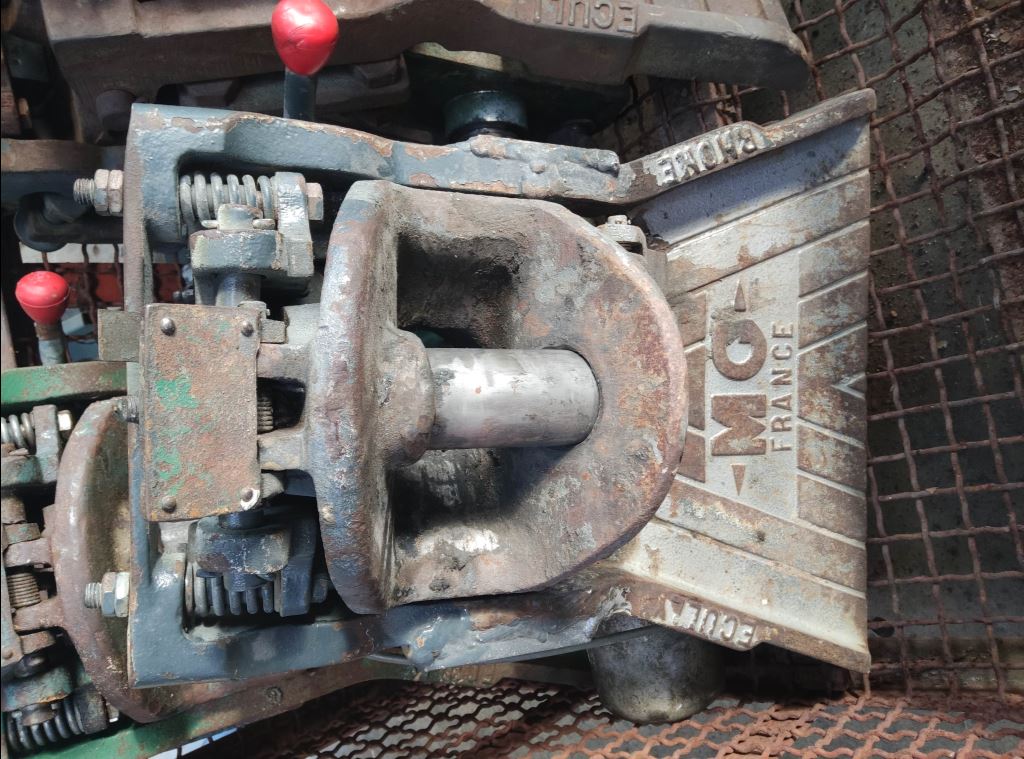 piece_MERCEDES ACTROS CROCHET DE REMORQUAGE TYPE 5