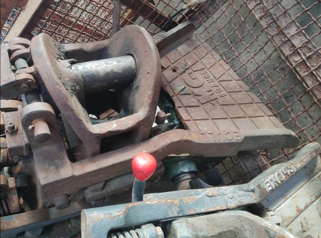 piece_IVECO 140E19  CROCHET DE REMORQUAGE TYPE 5