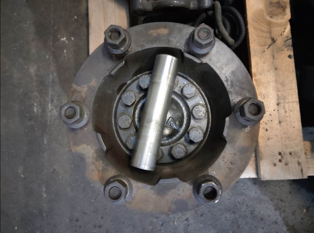 piece_MAN 10.220  MOYEU AVANT GAUCHE 81.44301-0191