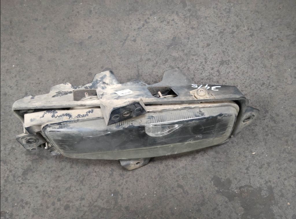 piece_RENAULT 385.19T  PHARE AUXILIARE DROIT 5010231850