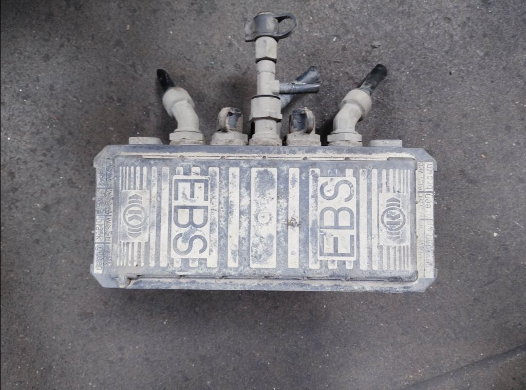 piece_RENAULT MIDLUM  VALVE DE FREIN EBS AR 20828241