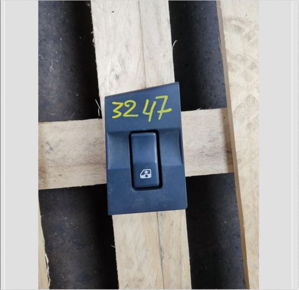 piece_RENAULT PREMIUM  INTERRUPTEUR LEVE VITRE AVD 5010538894