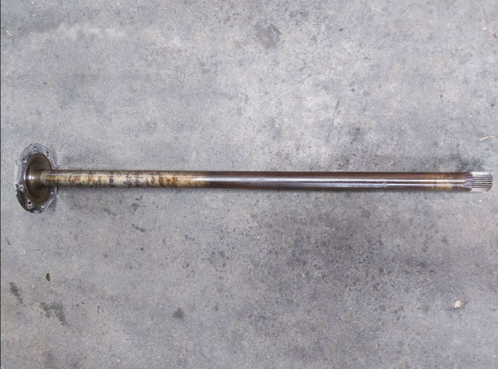 piece_IVECO 35C12  ARBRE DE ROUE ARRIERE DROIT 7185847