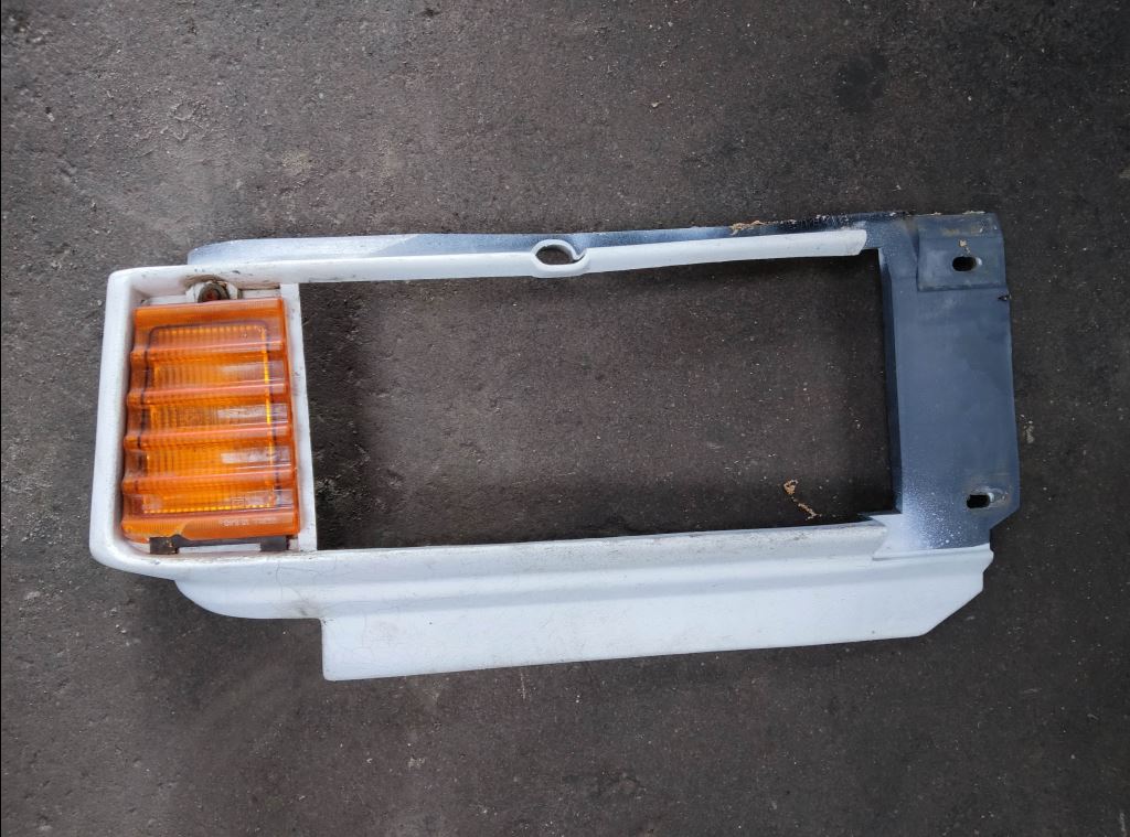 piece_RENAULT B80 110 FEU CLIGNOTANT AVANT DROIT 10640D