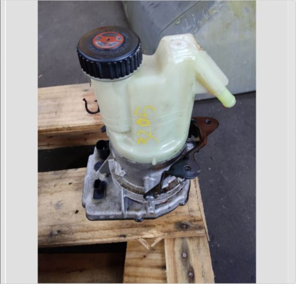 piece_RENAULT MASTER RT  POMPE DE DIRECTION ASSISTEE 491103543R