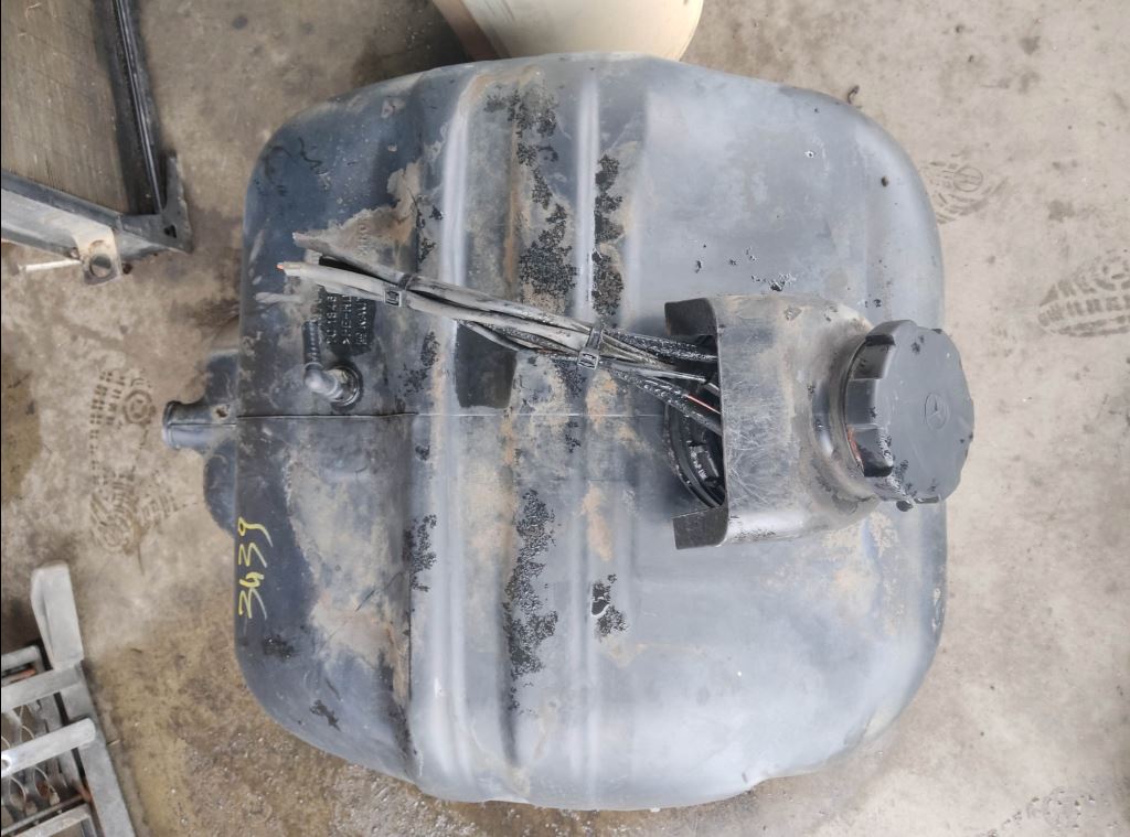 piece_MERCEDES 1323  RESERVOIR CARBURANT A9704710001