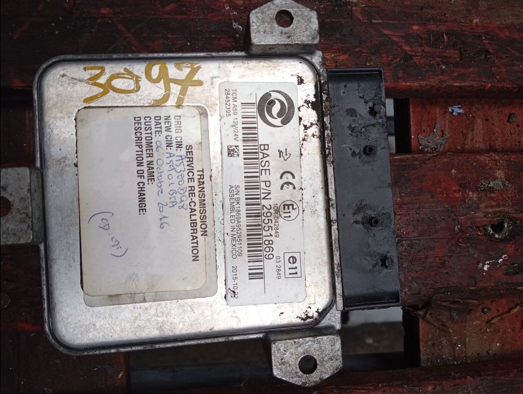 piece_RENAULT PREMIUM  BOITIER UNITE DE COMMANDE