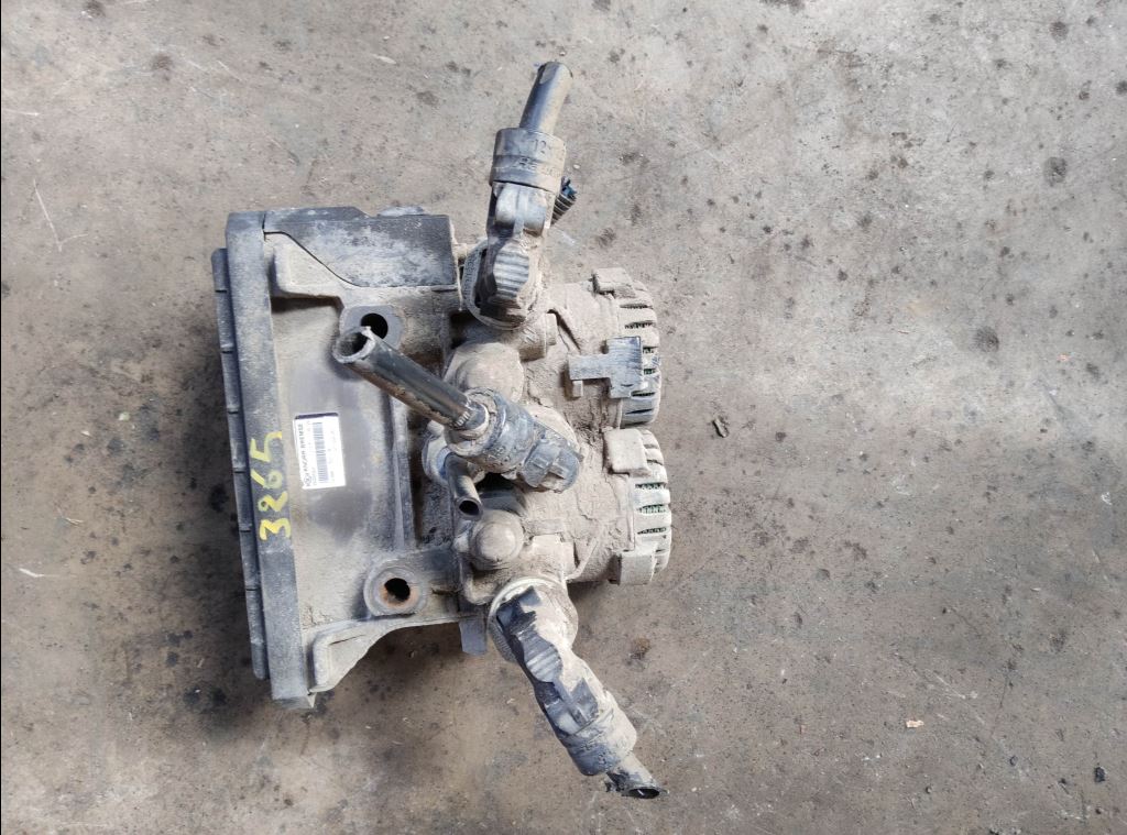 piece_RENAULT MIDLUM  VALVE DE FREIN EBS AR 7421122035